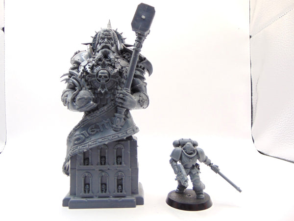 Timeworn Ruins Statue