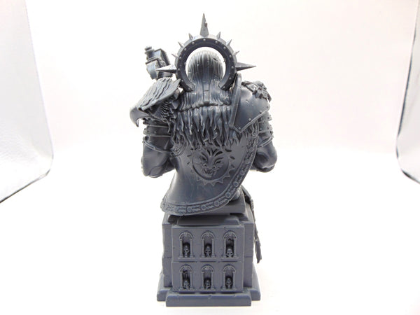 Timeworn Ruins Statue