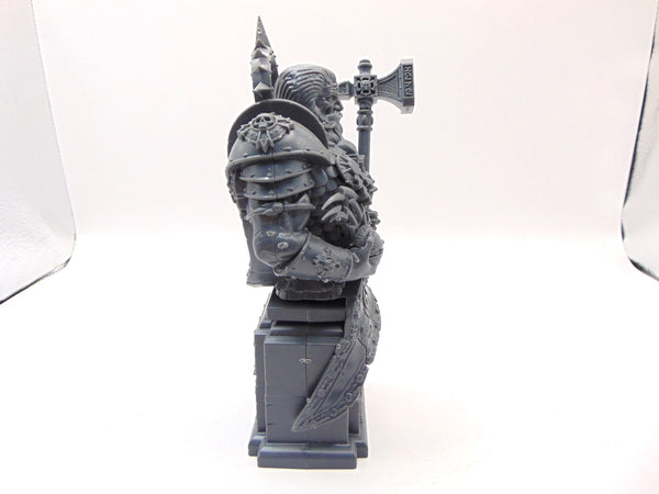 Timeworn Ruins Statue