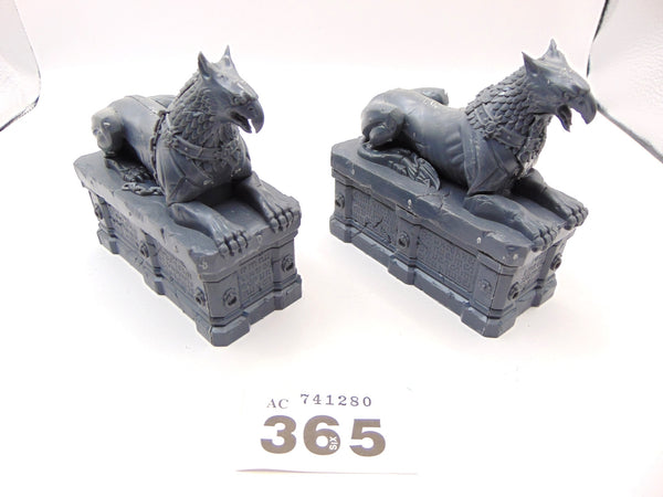 Stormvault Gryph Hounds Statues