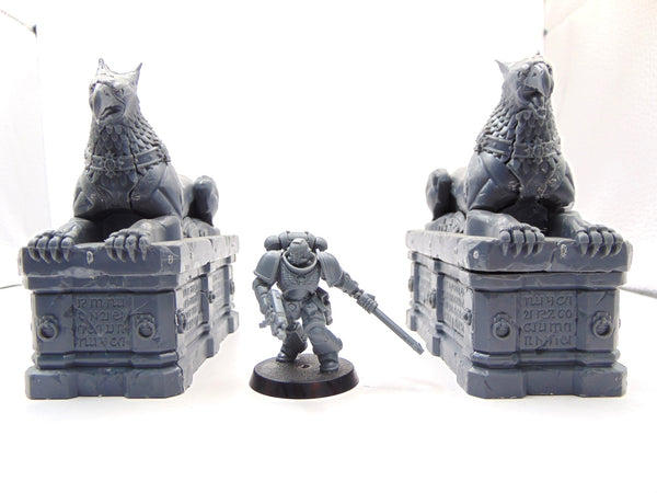 Stormvault Gryph Hounds Statues