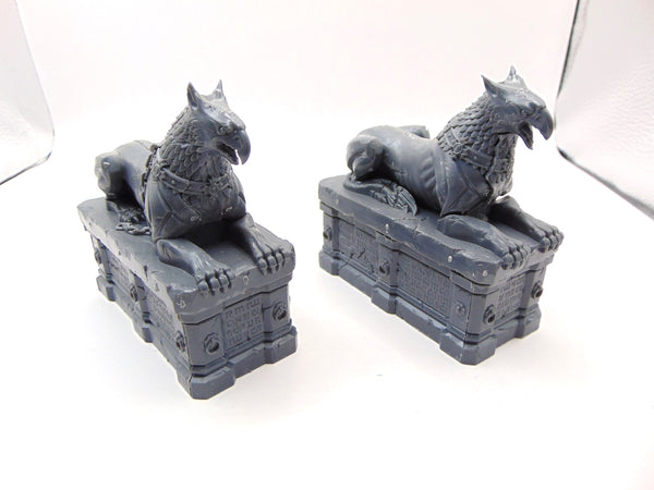 Stormvault Gryph Hounds Statues