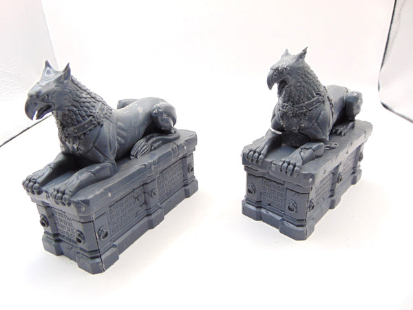 Stormvault Gryph Hounds Statues