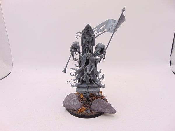 Kurdoss Valentian, The Craven King