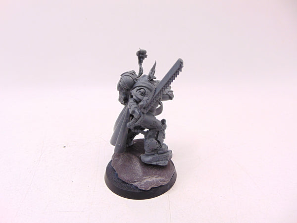 Primaris Captain in Gravis Armour