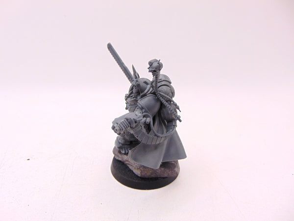 Primaris Captain in Gravis Armour