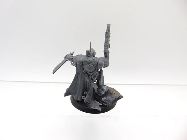 Primaris Captain in Phobos Armour