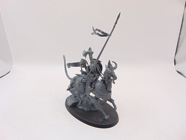 Lyrior Uthralle, Warden of Ymetrica
