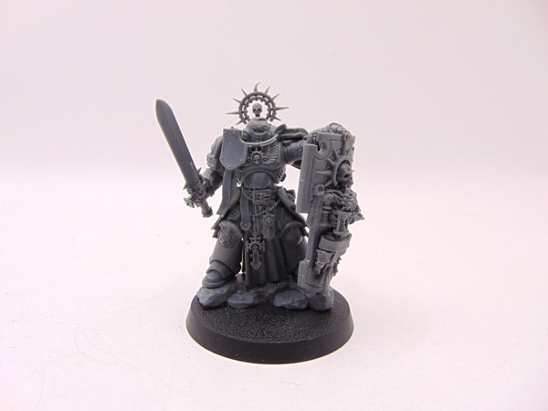 Primaris Captain with Relic Shield