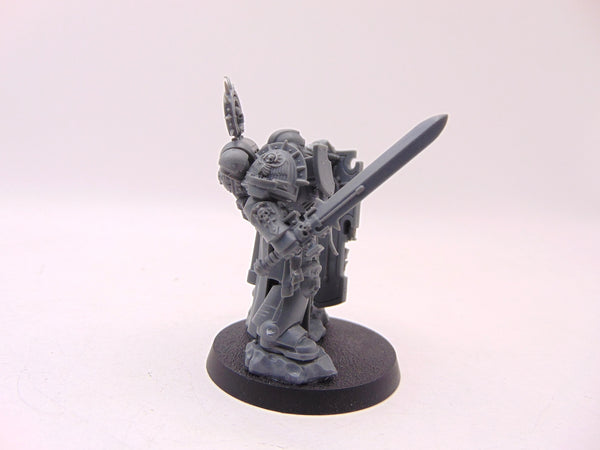 Primaris Captain with Relic Shield