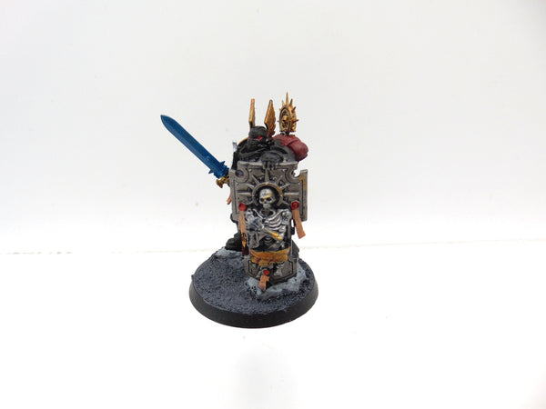 Primaris Captain with Relic Shield