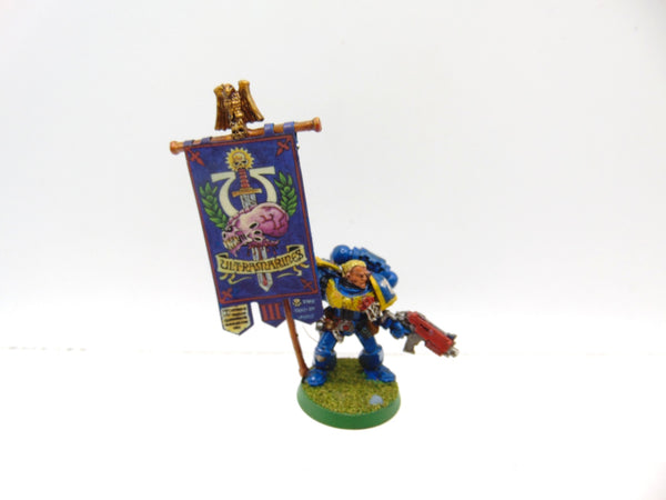 Space Marines Company Standard Bearer