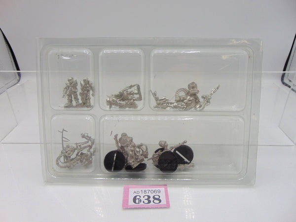 Space Marine Techmarine with Servitors