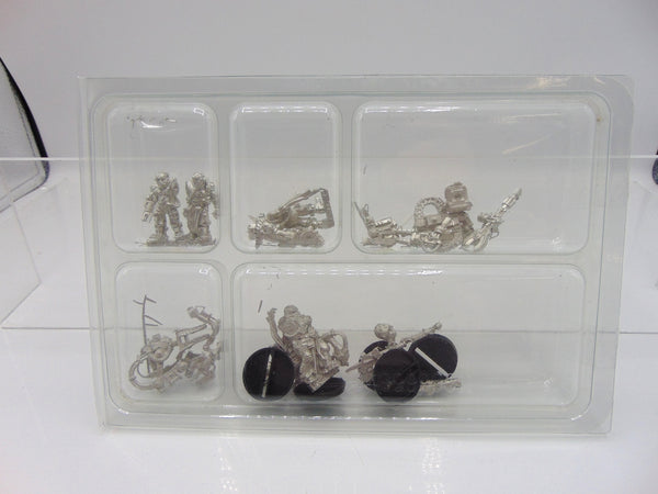 Space Marine Techmarine with Servitors