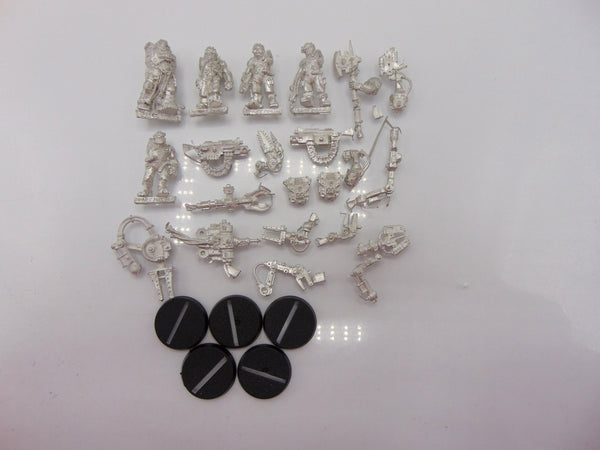 Space Marine Techmarine with Servitors