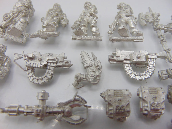 Space Marine Techmarine with Servitors