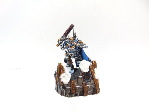 Primaris Captain in Phobos Armour