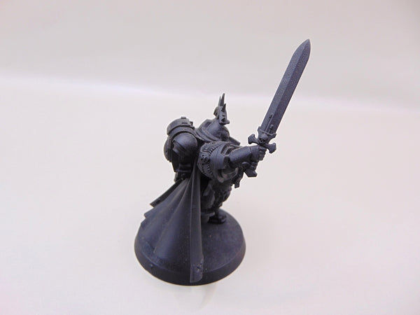 Primaris Captain in Gravis Armour