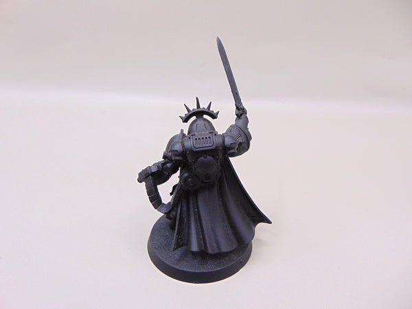 Primaris Captain in Gravis Armour