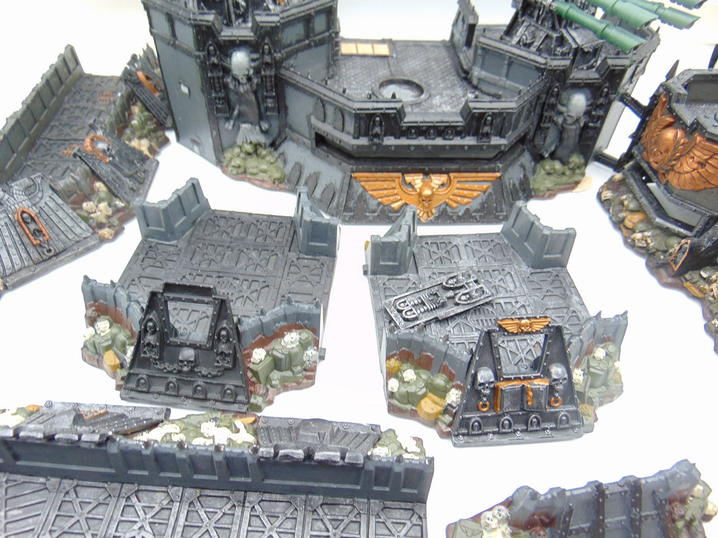 Warhammer 40k Firestorm Redoubt & Wall of Martyrs Imperial defence - Collection Warhammer 40k Firestorm Redoubt & Wall of Martyrs Imperial defence - Collection