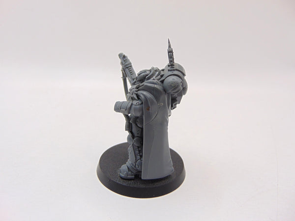 Primaris Captain in Gravis Armour