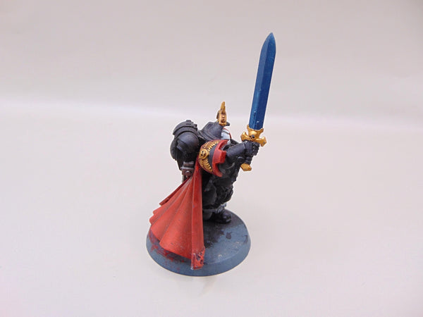 Primaris Captain in Gravis Armour