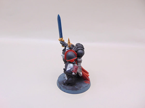 Primaris Captain in Gravis Armour