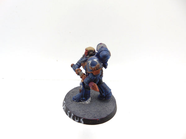 Primaris Lieutenant Calsius