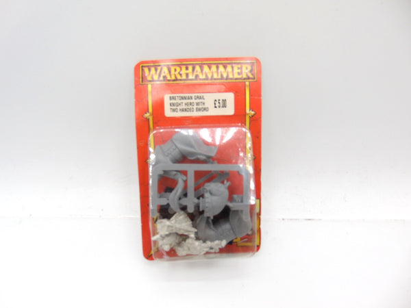 Grail Knight Hero with Two Handed Sword