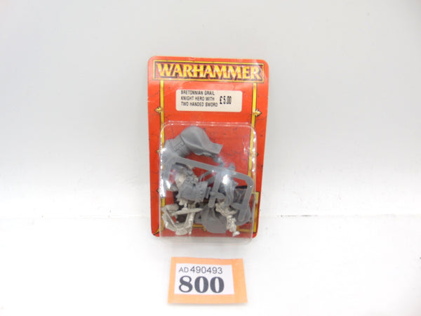 Grail Knight Hero with Two Handed Sword