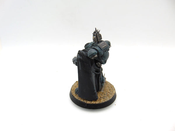 Primaris Captain in Gravis Armour