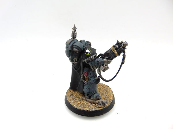 Primaris Captain in Gravis Armour