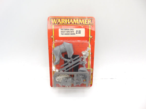 Grail Knight Hero with Two Handed Sword