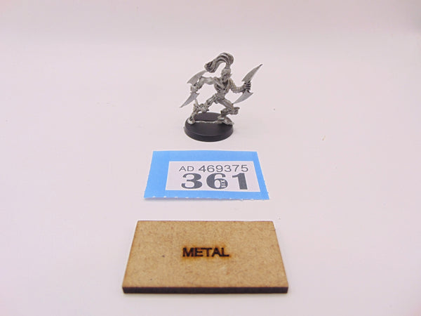 Wych with Hydra Knives