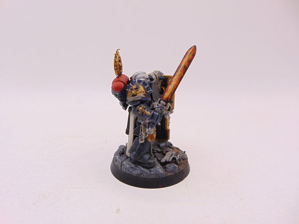 Primaris Captain with Relic Shield