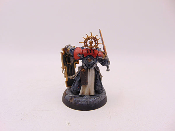 Primaris Captain with Relic Shield