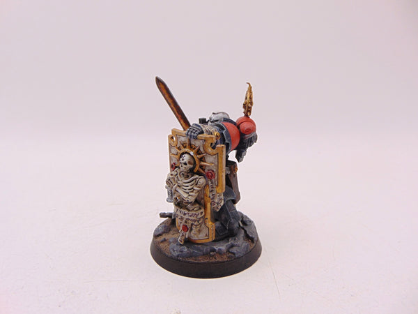Primaris Captain with Relic Shield