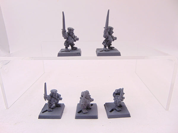 Imperial Halfling with Swords