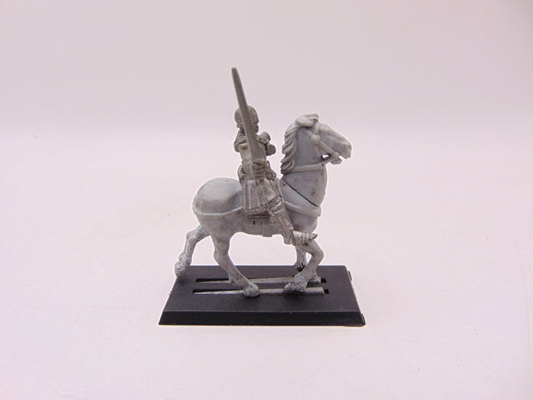 Bretonnian Knight - Sword and Open Helm