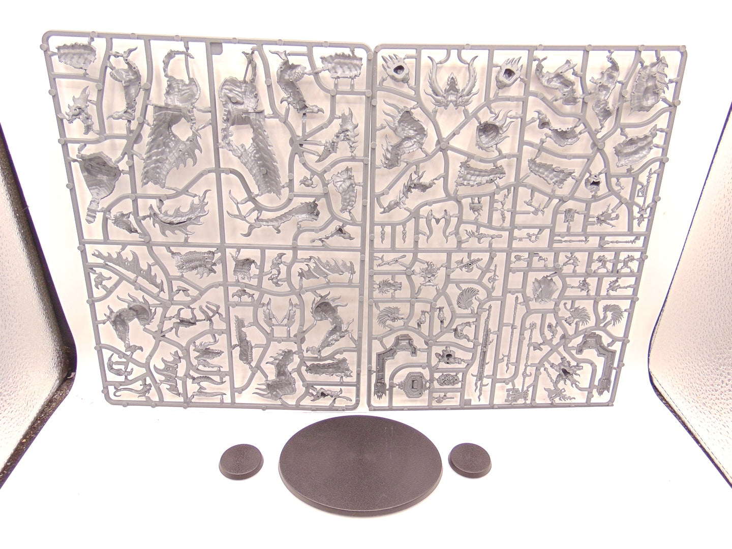 Auric Runefather / Runeson on Magmadroth – The Troll Trader