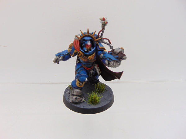 Primaris Captain in Gravis Armour