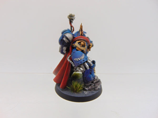Primaris Captain in Gravis Armour