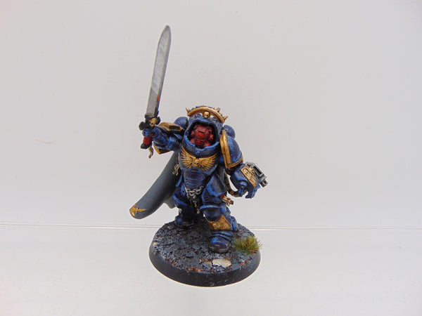 Primaris Captain in Gravis Armour