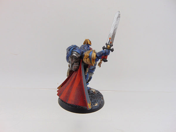 Primaris Captain in Gravis Armour
