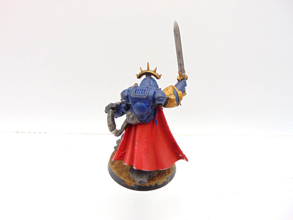 Primaris Captain in Gravis Armour