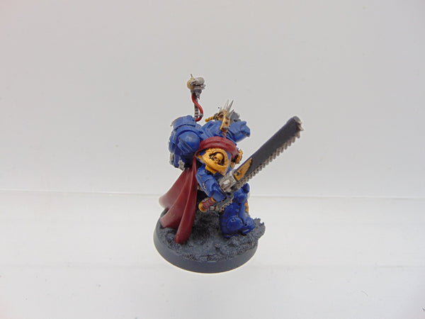 Primaris Captain in Gravis Armour