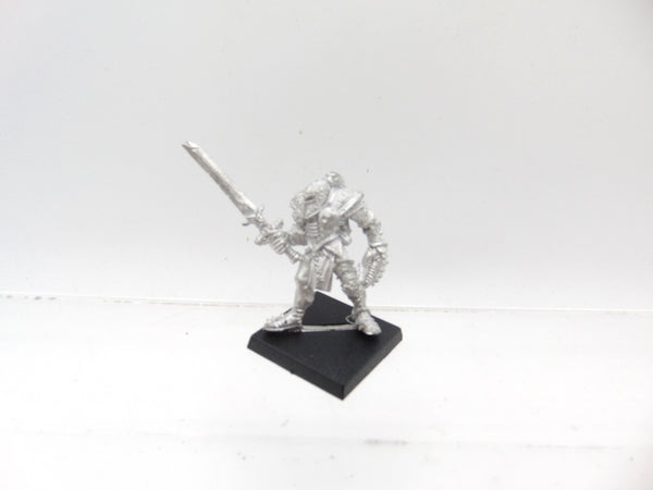 Champion of Slaanesh with Sword and Crab like Claw