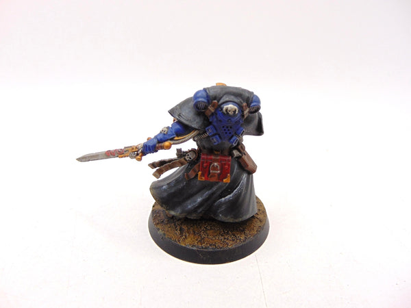 Primaris Librarian in Phobos Armour