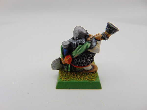 Dwarf Hornblower / Musician