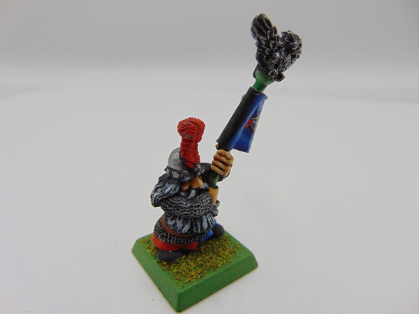 M11 Dwarf Commamand Standard